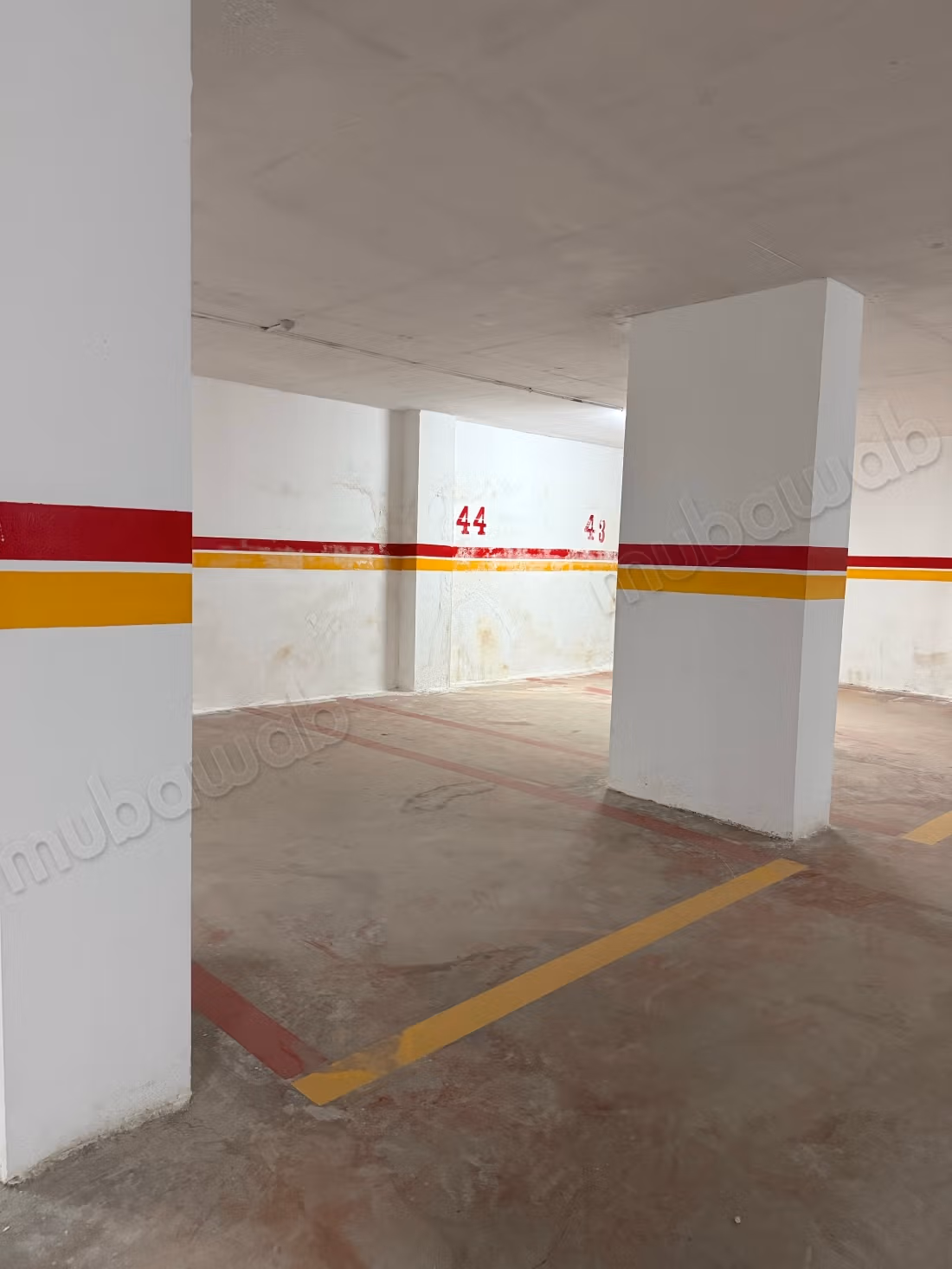 Bureaux à louer à Izdihar. 
Superficie 70 m². 
Avec garage et ascenseur