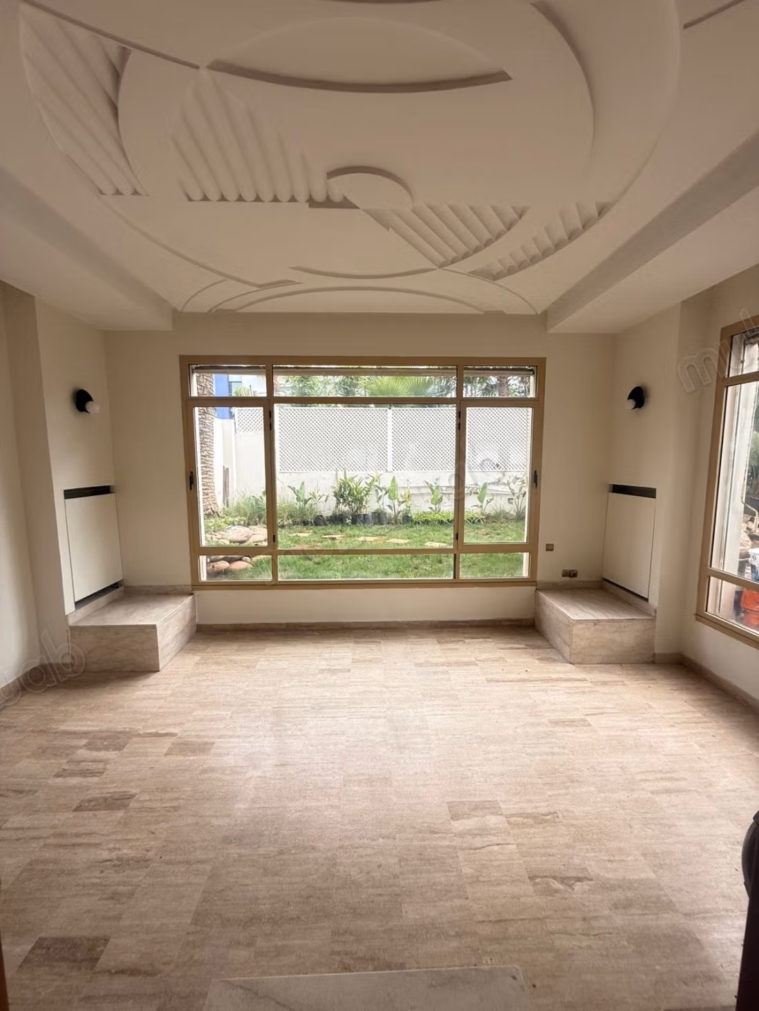 Villa de luxe à louer à Ain Diab. 11 pièces confortables. Piscine et air conditionné