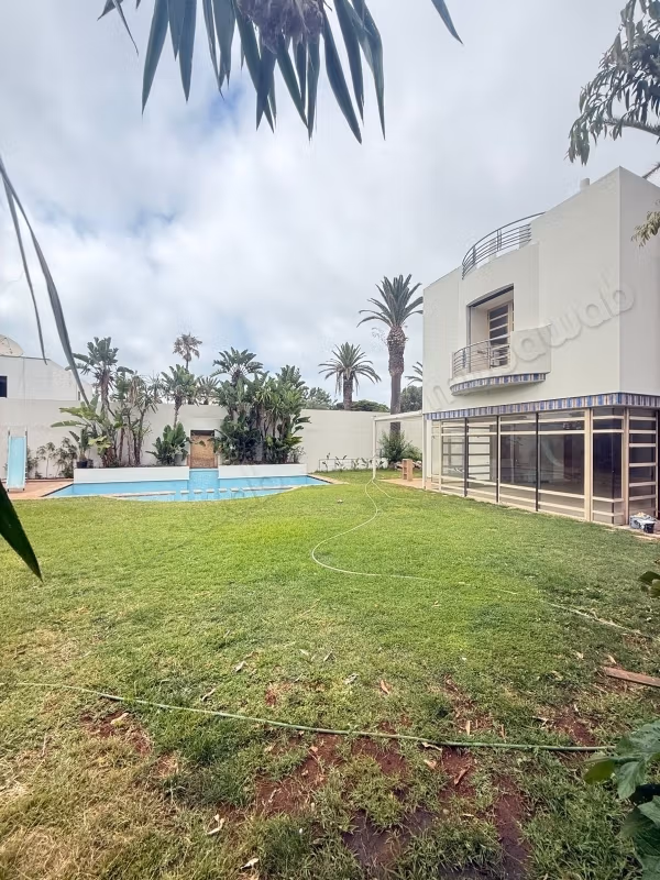 Villa di lusso in affitto ad Ain Diab. 11 camere confortevoli. Piscina e aria condizionata