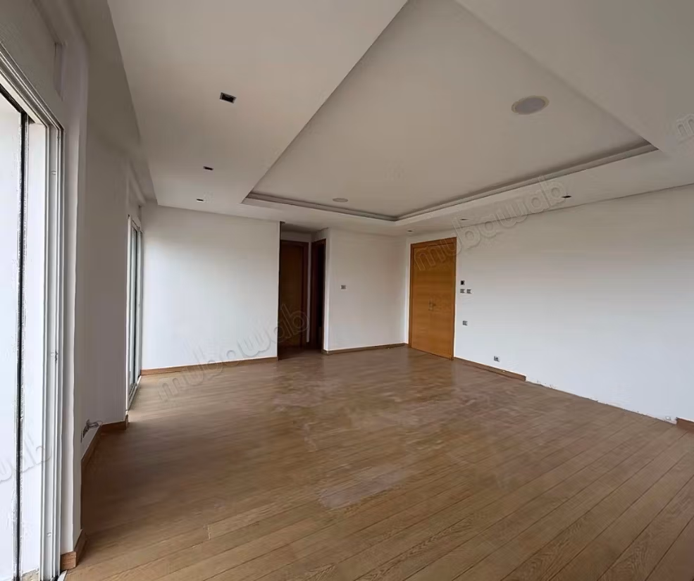 Superbe villa à la location 52 000 dhs longue durée front golf ️