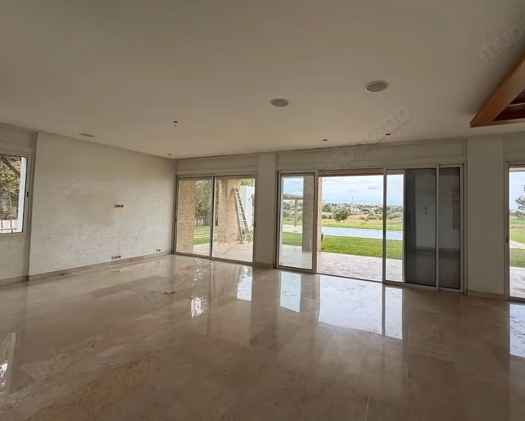 Superbe villa à la location 52 000 dhs longue durée front golf ️