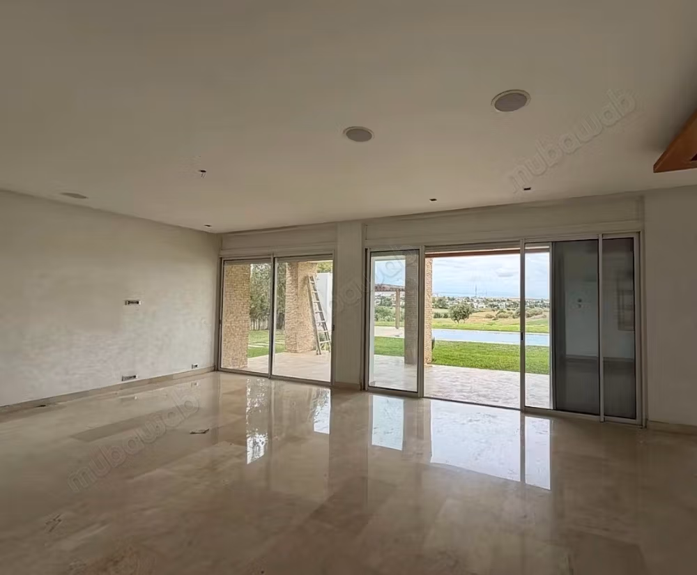Superbe villa à la location 52 000 dhs longue durée front golf ️