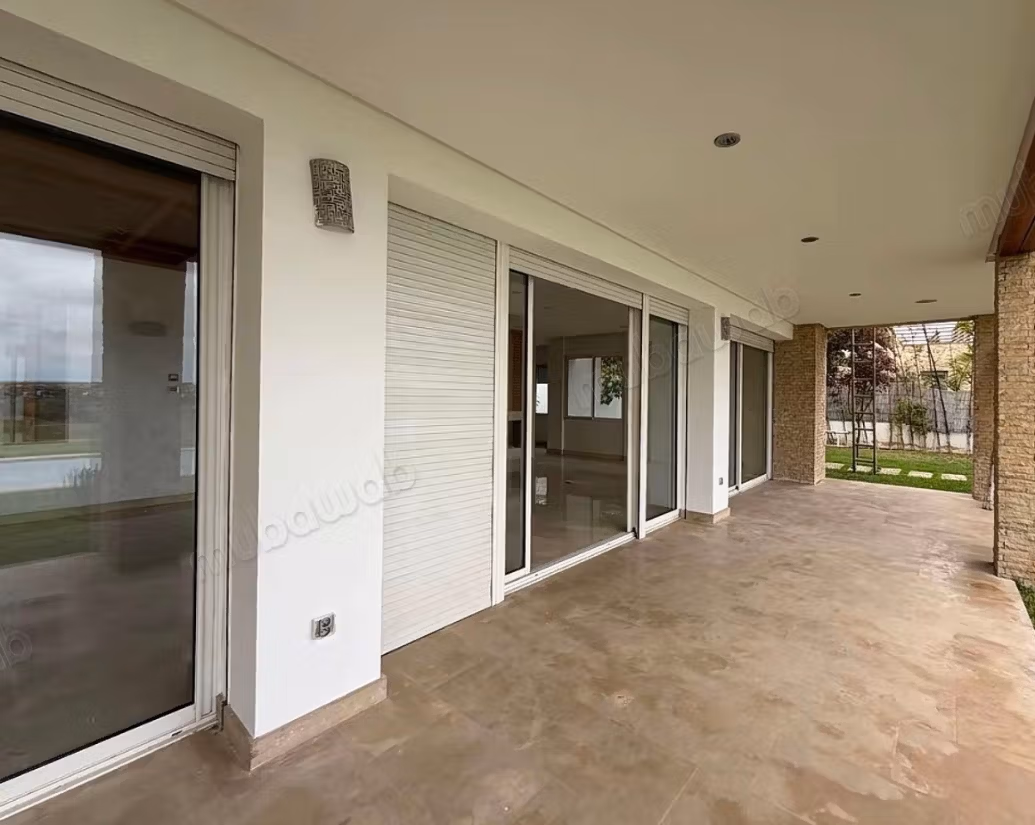 Superbe villa à la location 52 000 dhs longue durée front golf ️