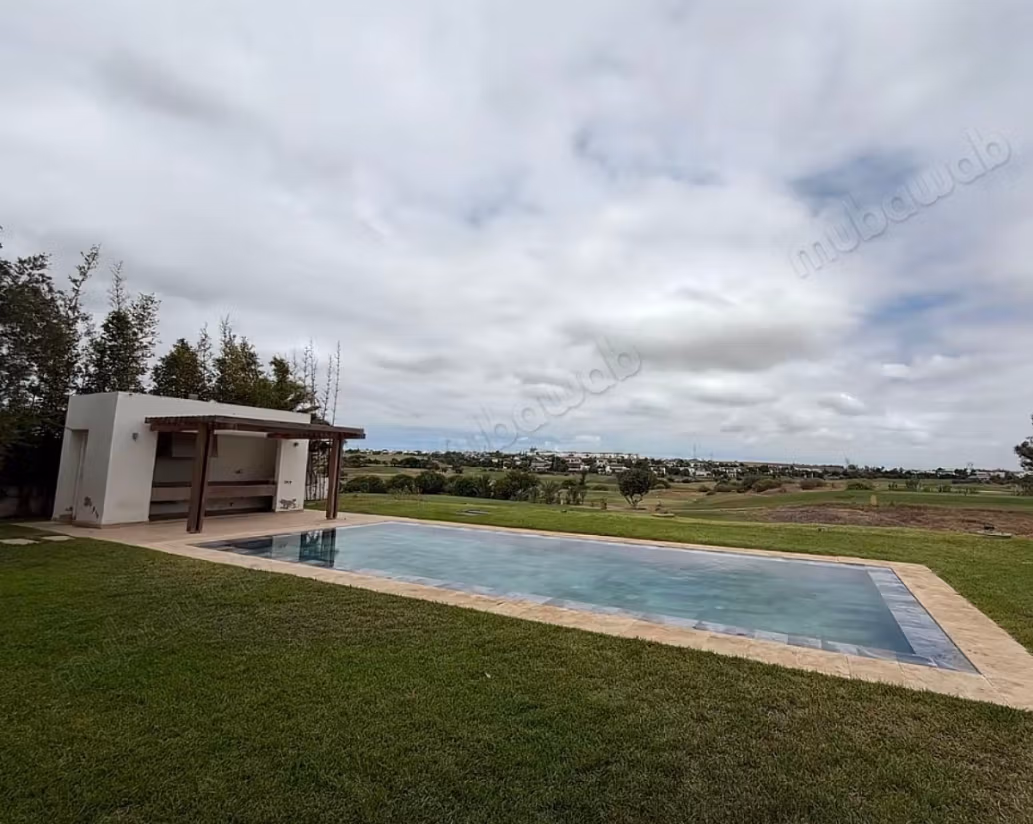 Superbe villa à la location 52 000 dhs longue durée front golf ️