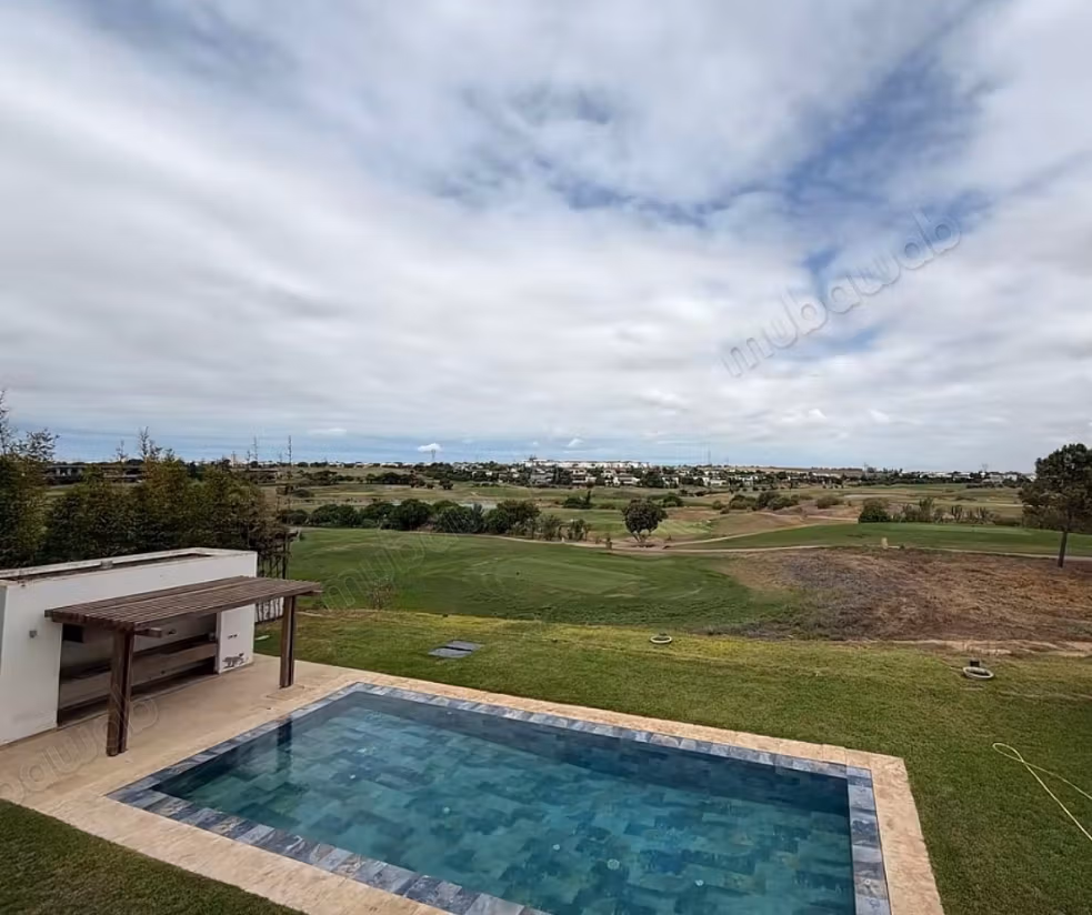 Superbe villa à la location 52 000 dhs longue durée front golf ️