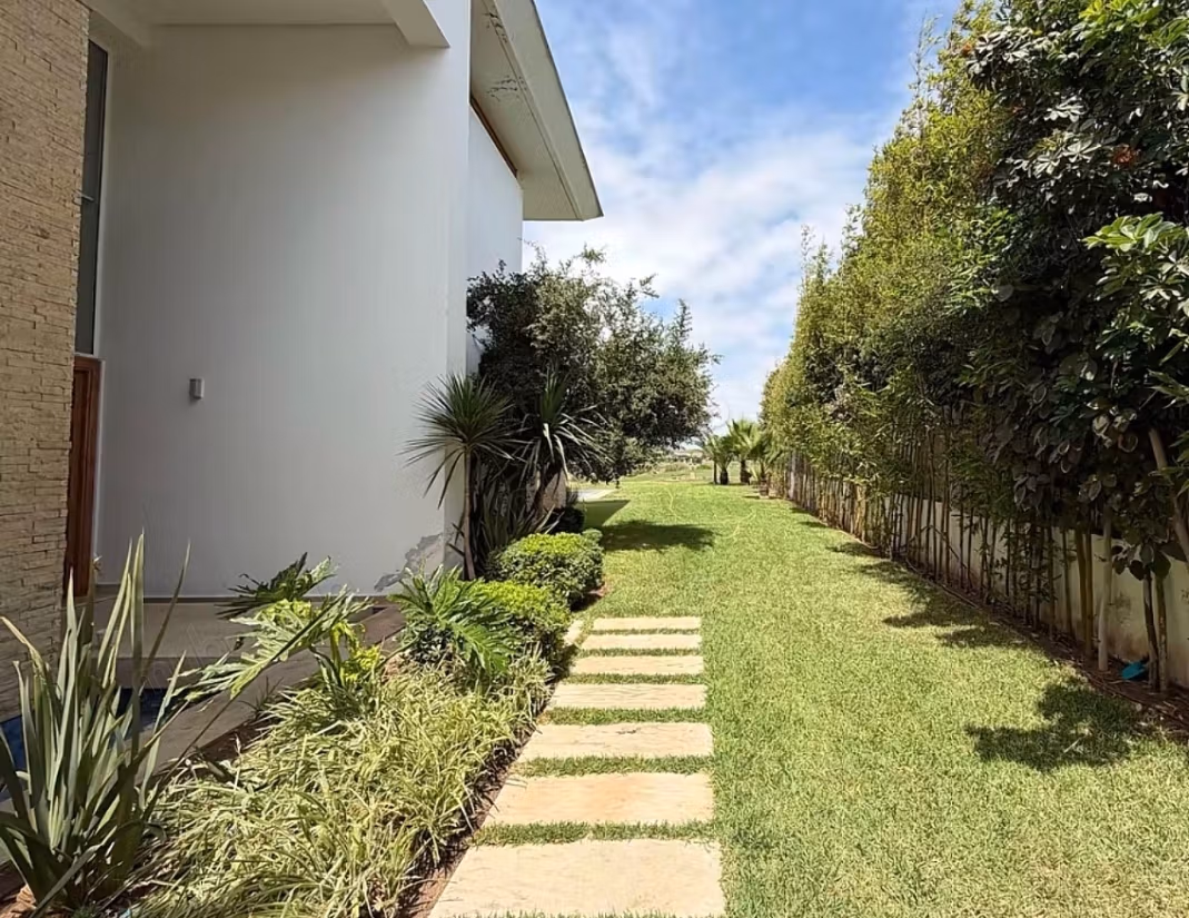 Superbe villa à la location 52 000 dhs longue durée front golf ️