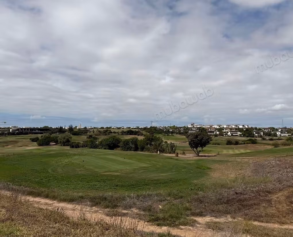 Superbe villa à la location 52 000 dhs longue durée front golf ️