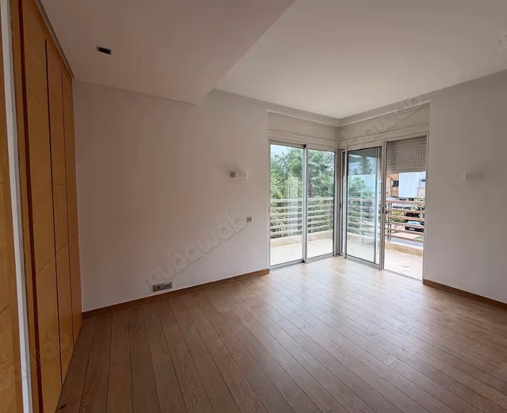 Superbe villa à la location 52 000 dhs longue durée front golf ️
