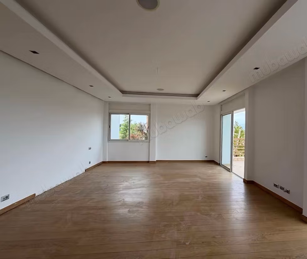 Superbe villa à la location 52 000 dhs longue durée front golf ️