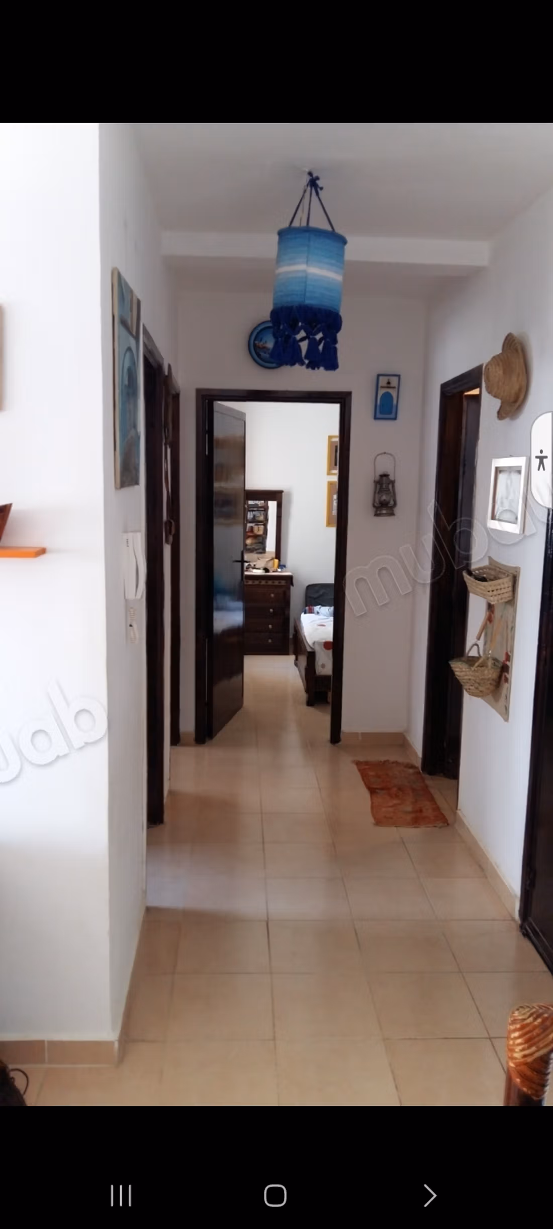 Appartement à louer à Tanger, en mauvais état. 2 grandes pièces. Meublé