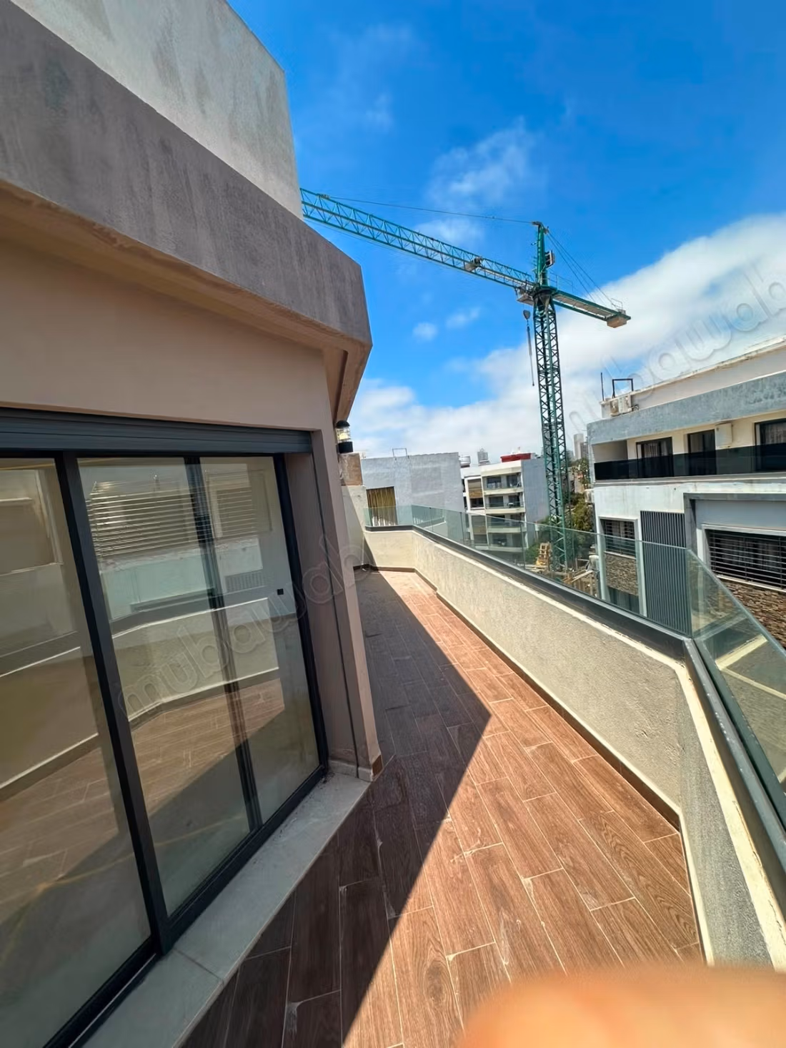Dernier etage neuf avec terrasse