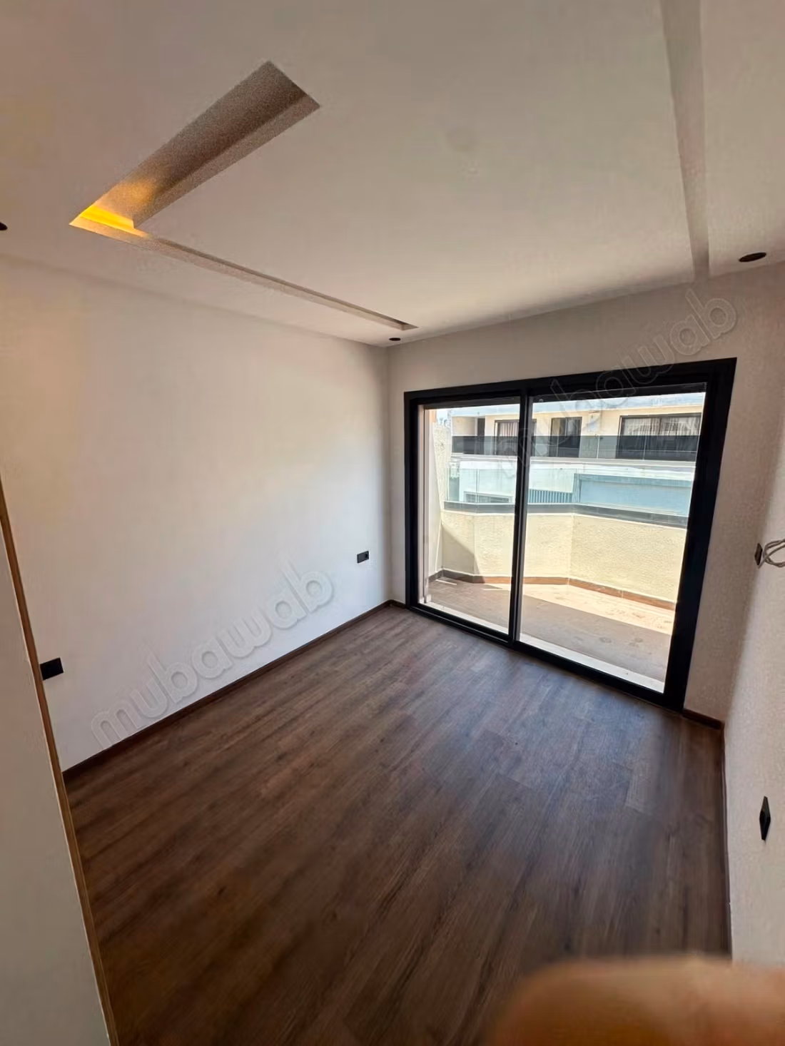 Dernier etage neuf avec terrasse