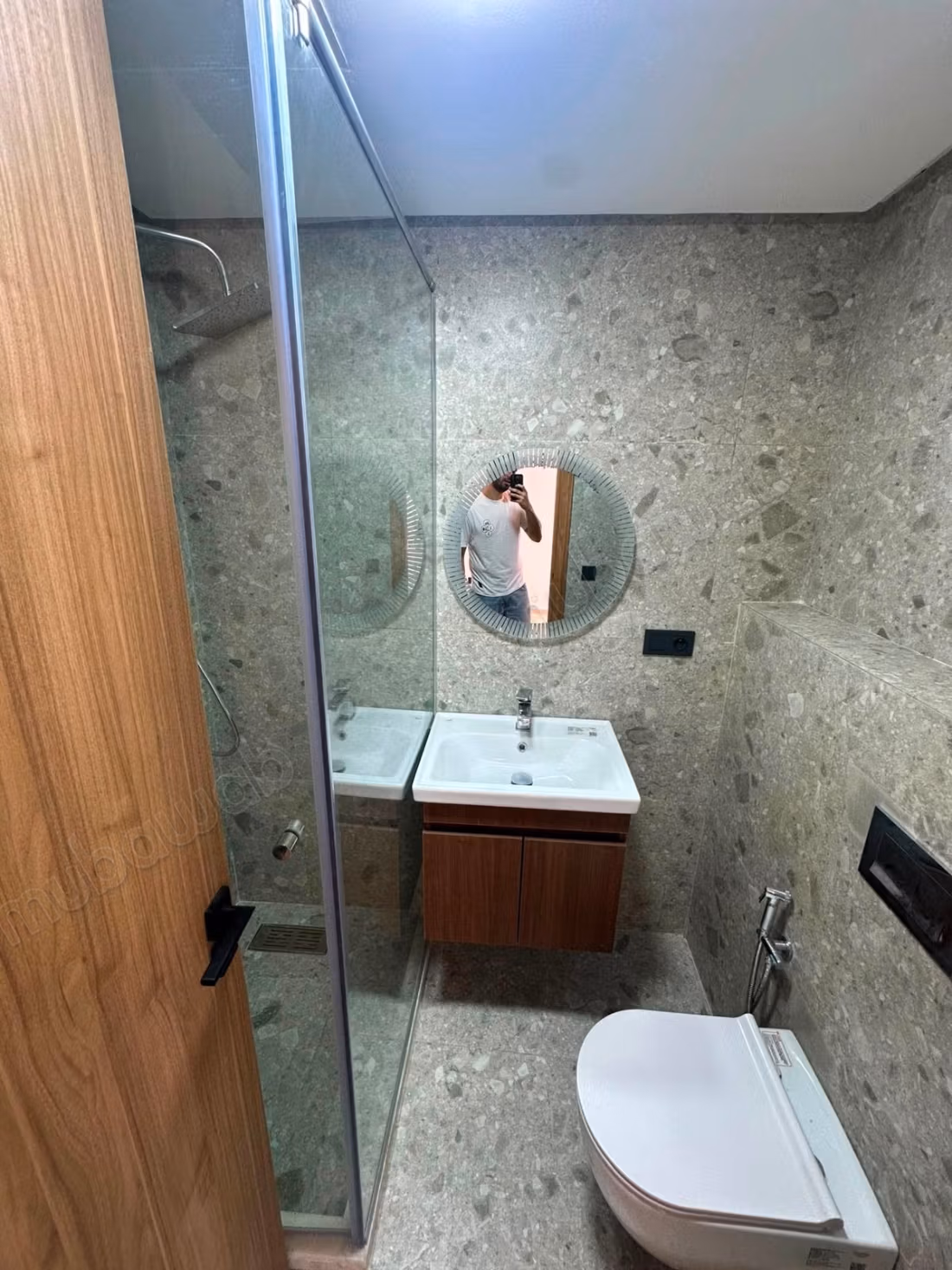 Dernier etage neuf avec terrasse