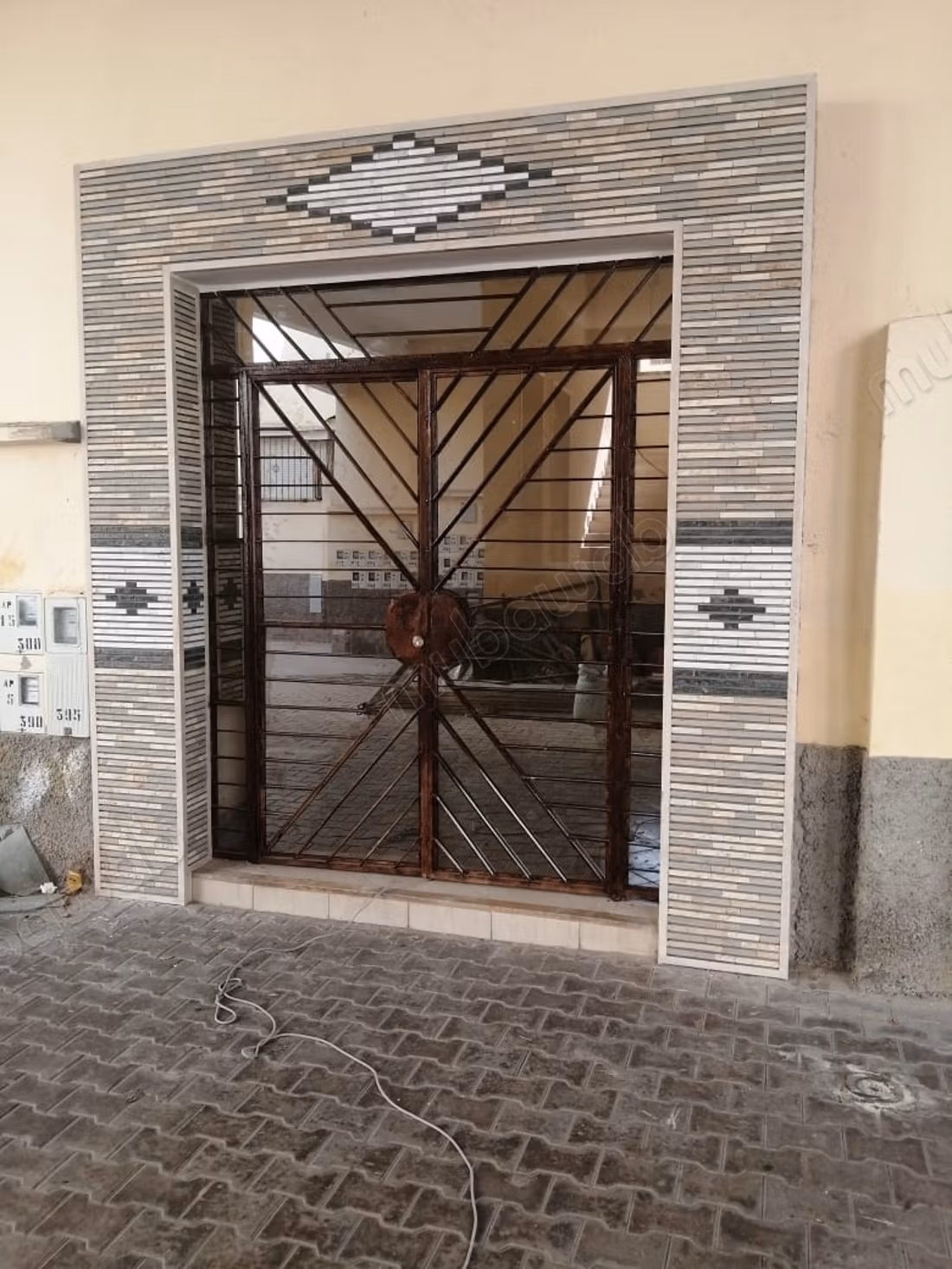 Alquiler de un apartamento en el barrio de Dchira Nuevo. 3 habitaciones cómodas. Amueblado