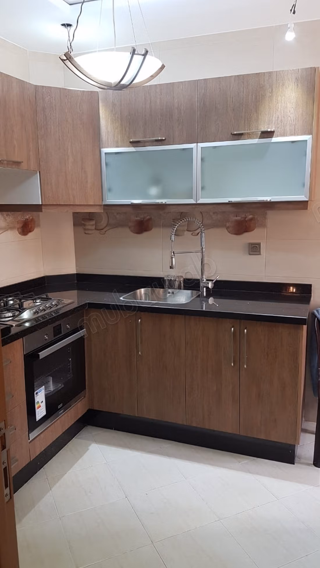 Alquiler de un apartamento en el barrio de Dchira Nuevo. 3 habitaciones cómodas. Amueblado