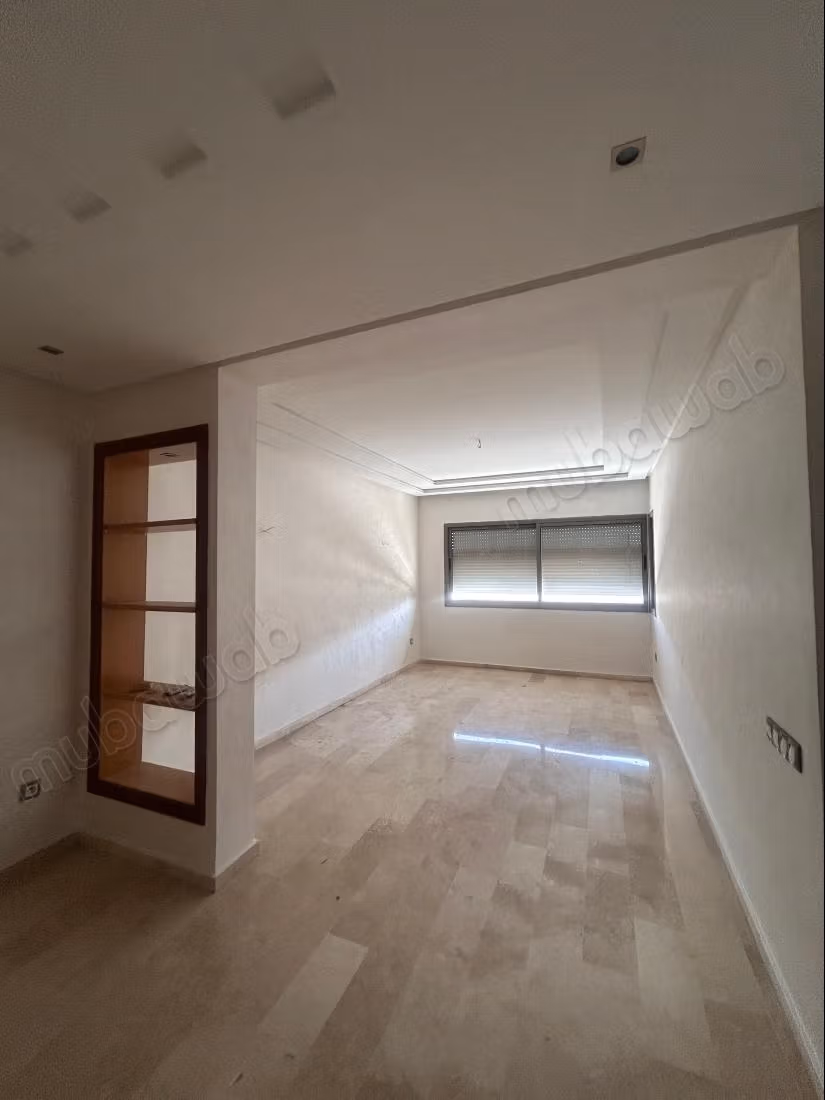 Beautiful apartment for rent in Franceville. 2 beautiful bedrooms. Satellite dish and security