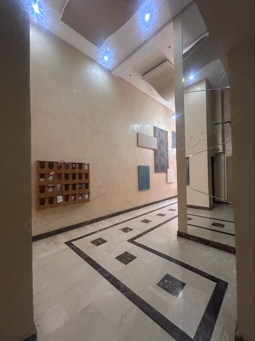 Beautiful apartment for rent in Franceville. 2 beautiful bedrooms. Satellite dish and security
