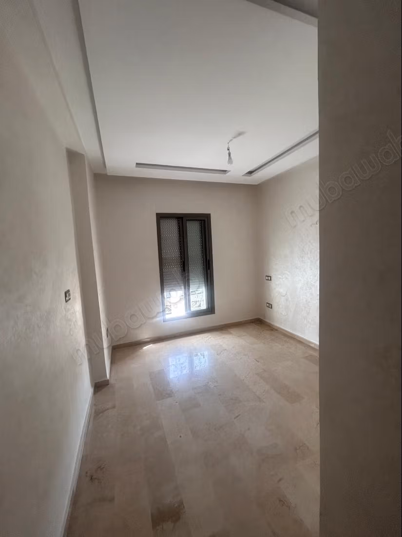 Beautiful apartment for rent in Franceville. 2 beautiful bedrooms. Satellite dish and security