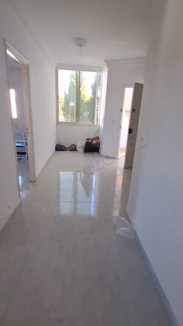 Appartement à vendre à Ain Zaghouan Nord. Surface totale 110 m². Antenne parabolique, résidence sécurisée