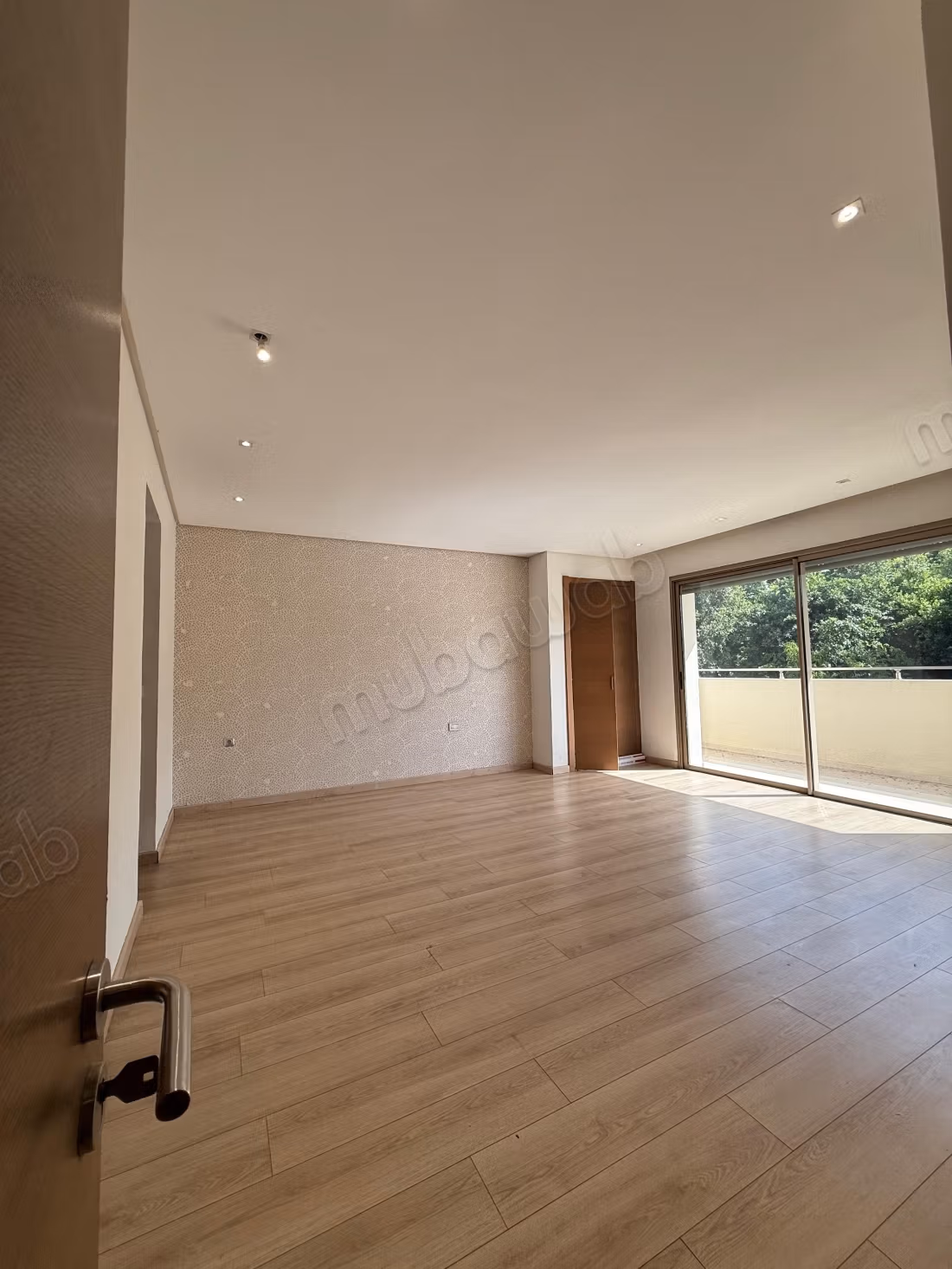 Villa vide moderne superbe à louer à la villa verte 
bouskoura