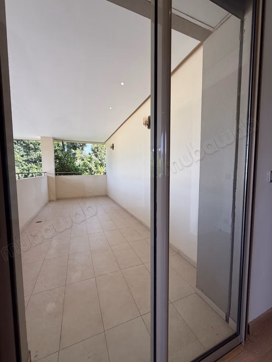 Villa vide moderne superbe à louer à la villa verte 
bouskoura