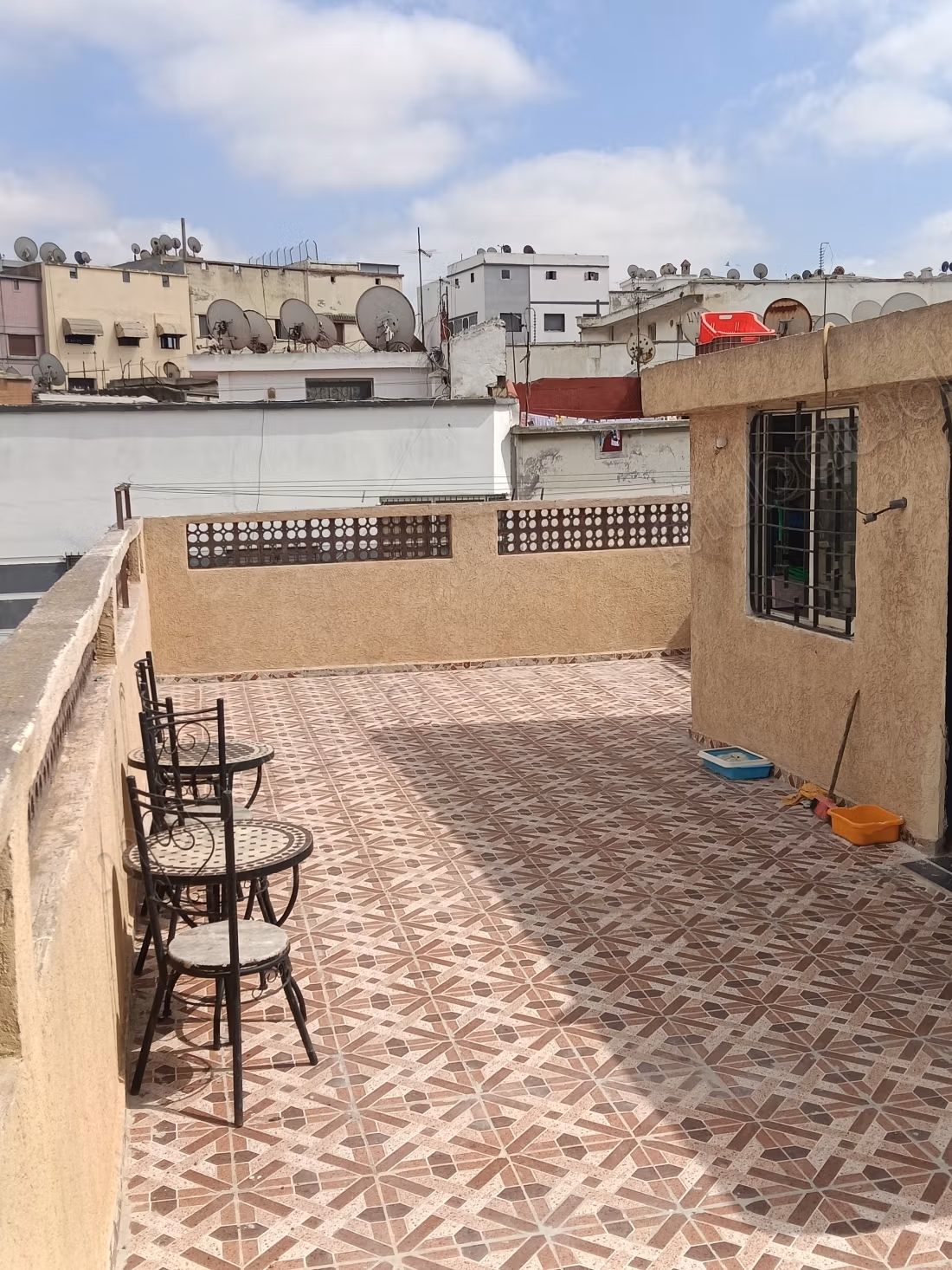 Maison à acheter à Dar Touzani. 5 pièces confortables. Belle terrasse