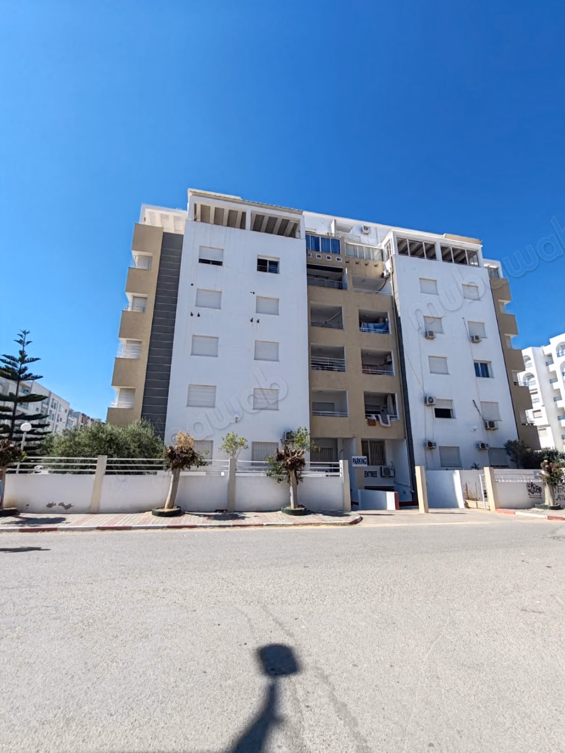 Appartement en vente à Cité El Wafa. 3 chambres agréables. Bien meublé