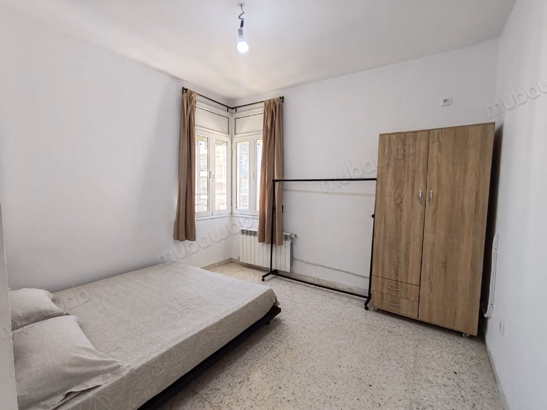 Appartement en vente à Cité El Wafa. 3 chambres agréables. Bien meublé