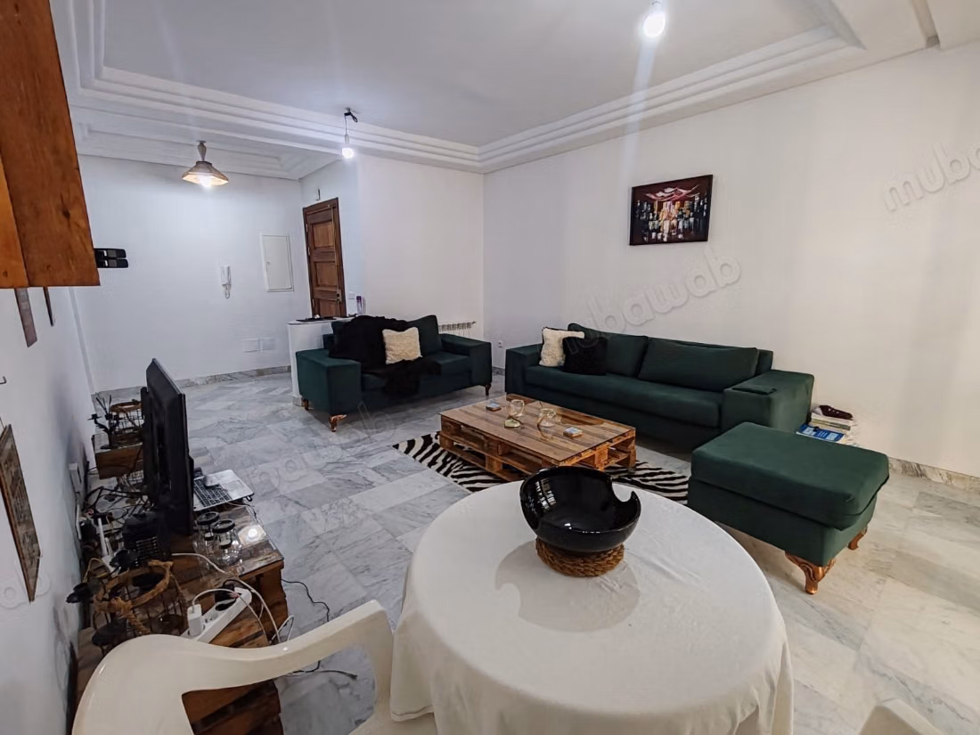 Appartement en vente à Cité El Wafa. 3 chambres agréables. Bien meublé