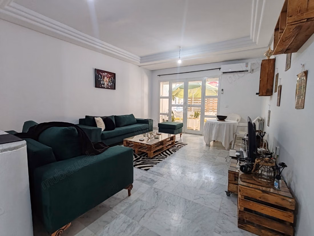 Appartement en vente à Cité El Wafa. 3 chambres agréables. Bien meublé