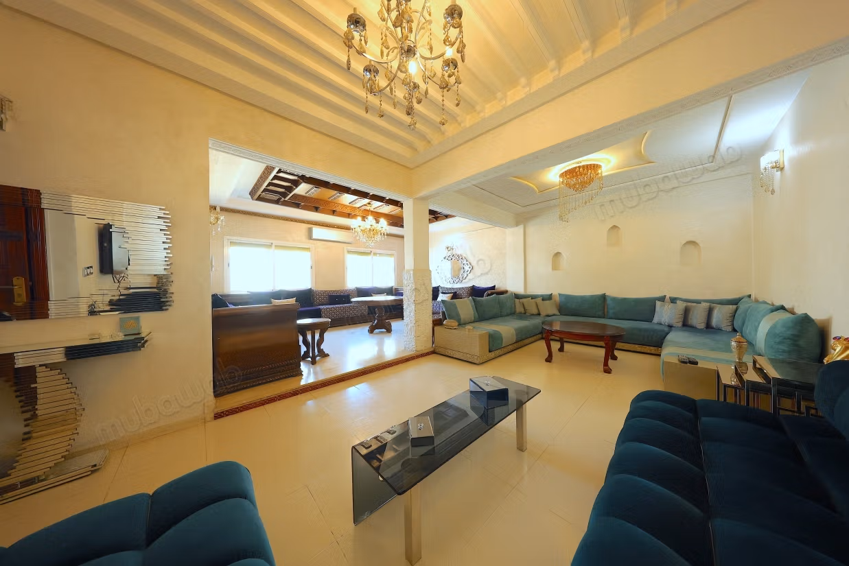 Alquiler de un apartamento en el centro de la ciudad de Fez. 4 habitaciones. Salón tradicional marroquí, residencia segura
