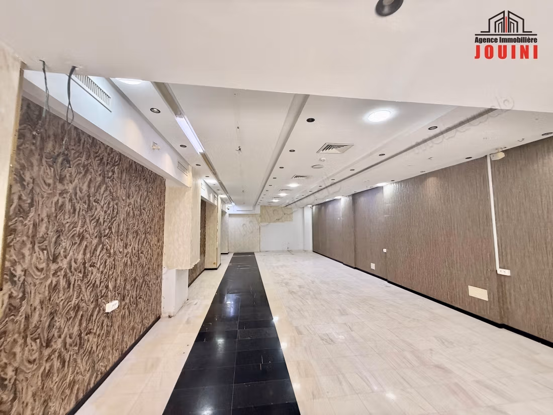 Fondo Commerciale 104 M² A Ennasr 2