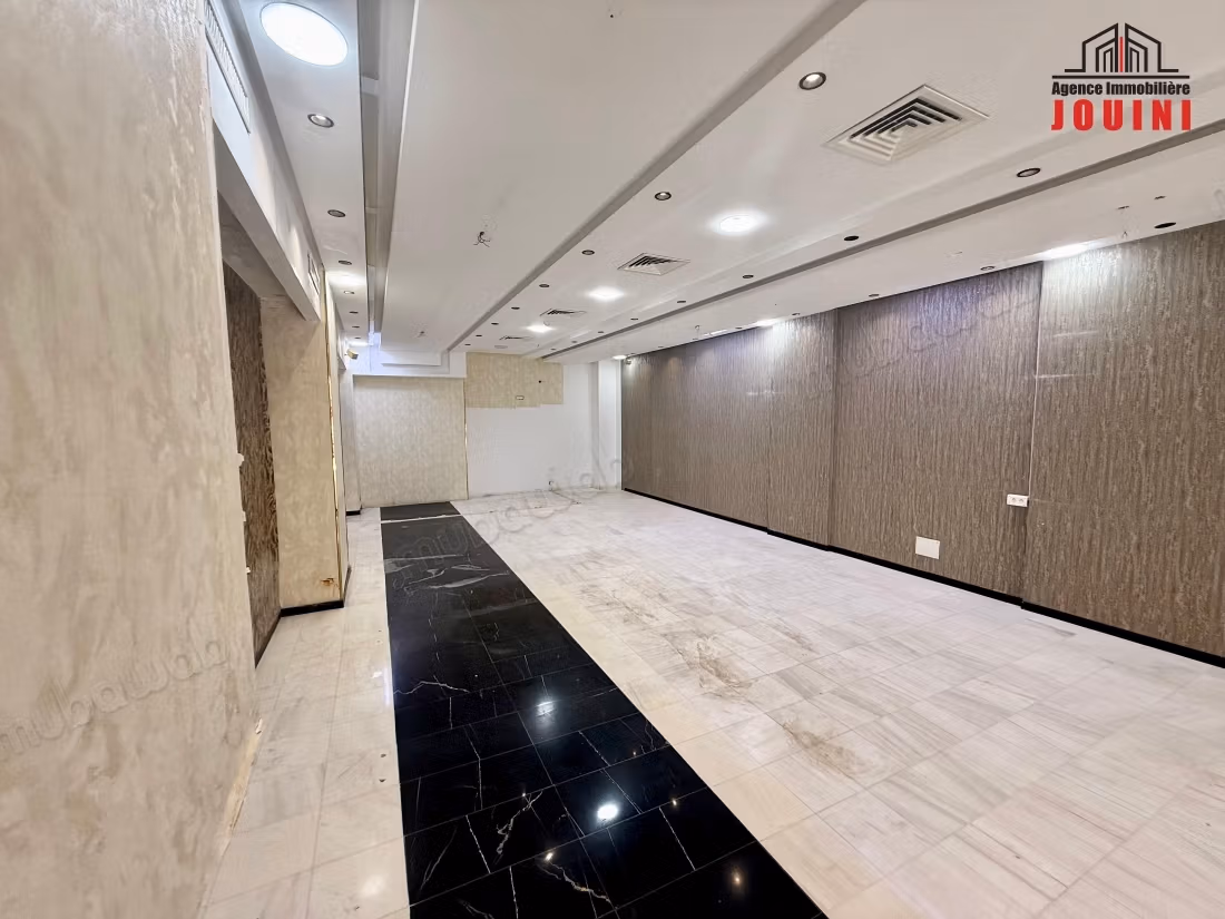 Fondo Commerciale 104 M² A Ennasr 2