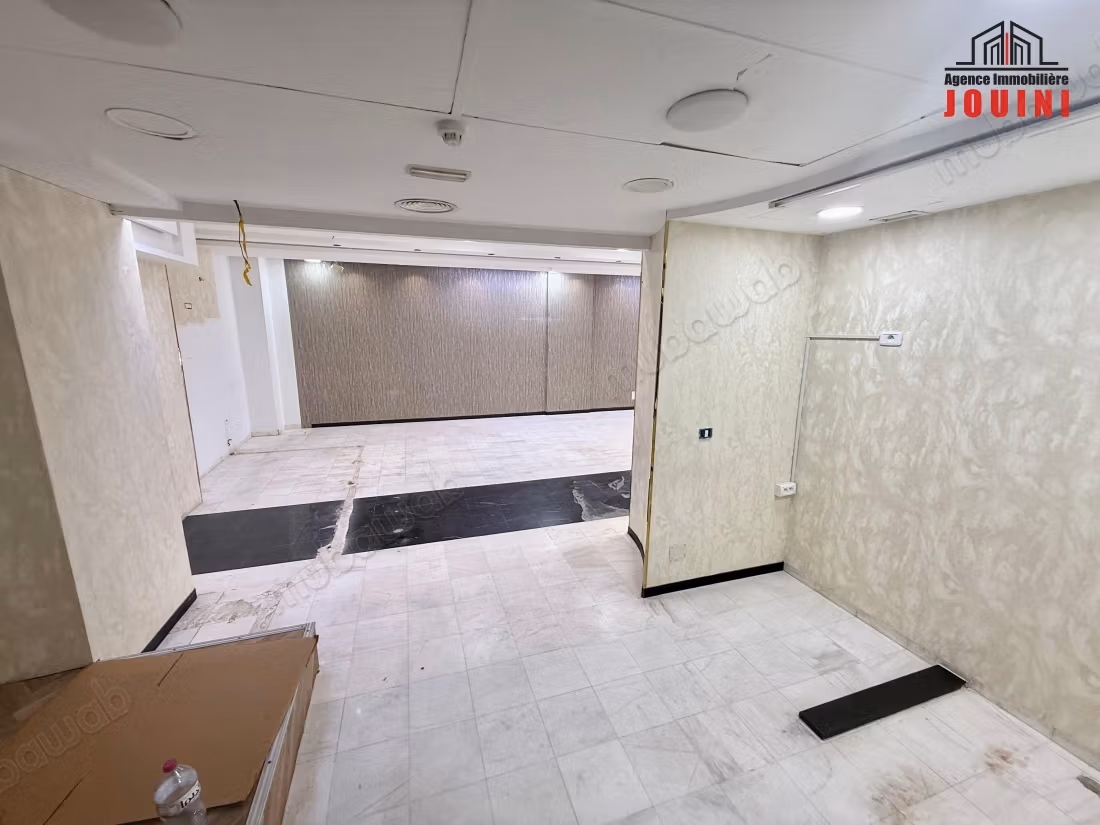 Fondo Commerciale 104 M² A Ennasr 2