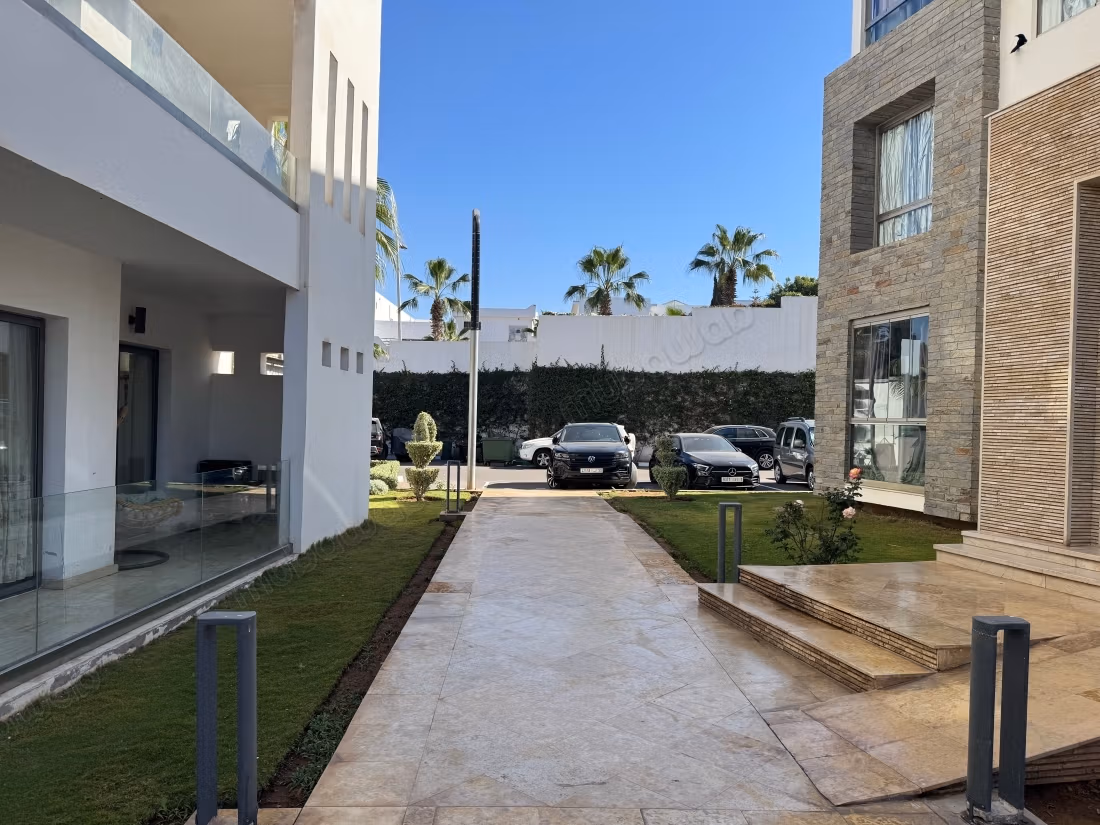Très bel appartement en location à Founti. 3 pièces. Meublé