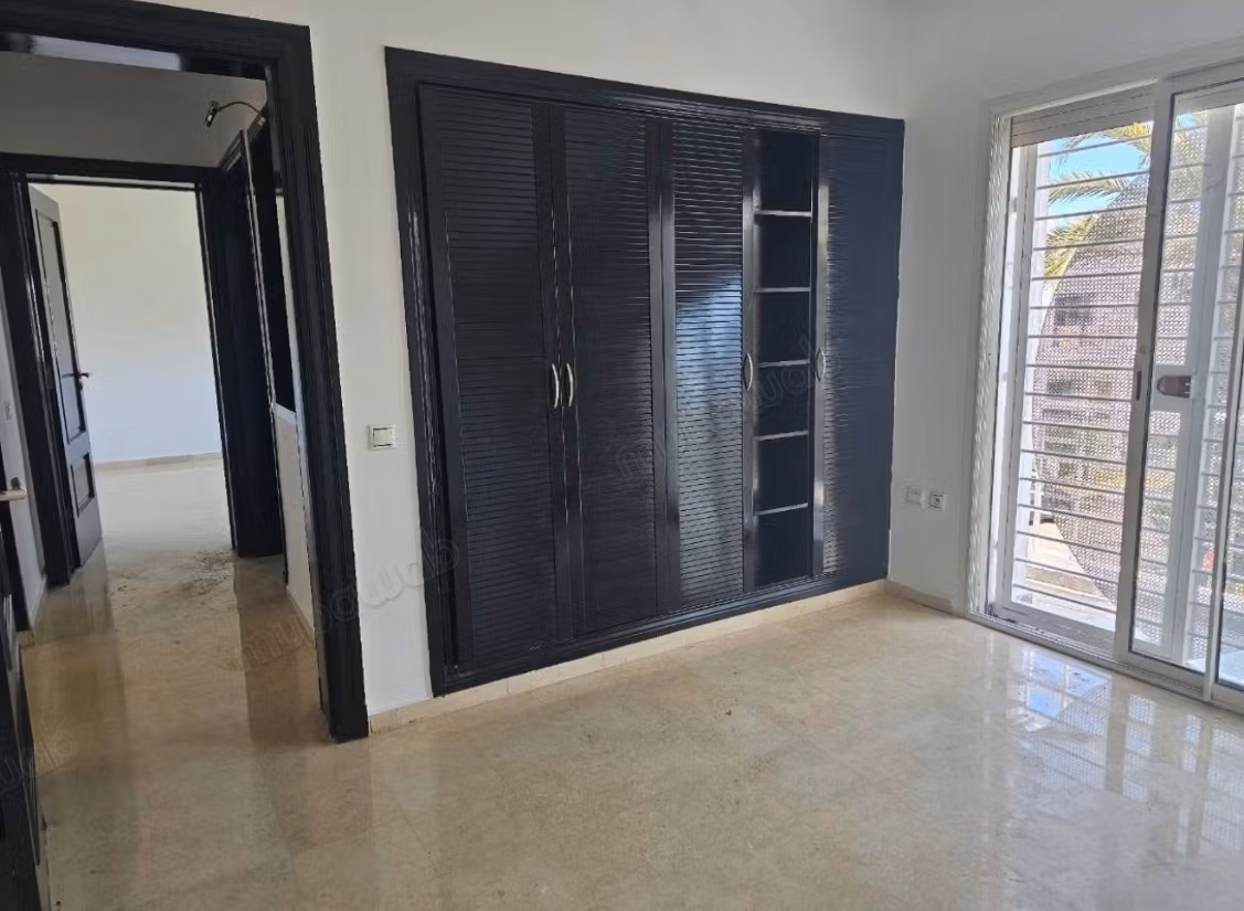 Posizione villa di lusso a Ain Diab Extension. 6 grandi stanze. Parcheggio e giardino