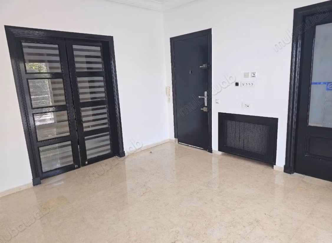 Posizione villa di lusso a Ain Diab Extension. 6 grandi stanze. Parcheggio e giardino