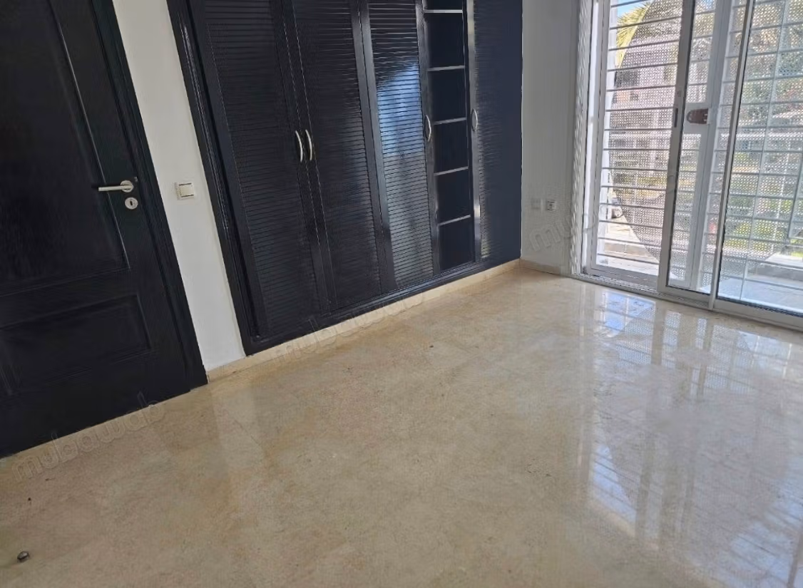 Posizione villa di lusso a Ain Diab Extension. 6 grandi stanze. Parcheggio e giardino