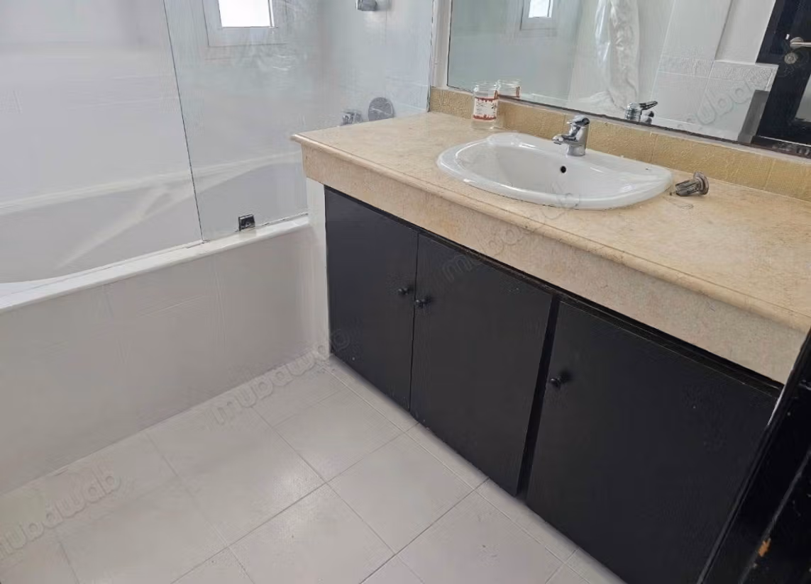 Posizione villa di lusso a Ain Diab Extension. 6 grandi stanze. Parcheggio e giardino