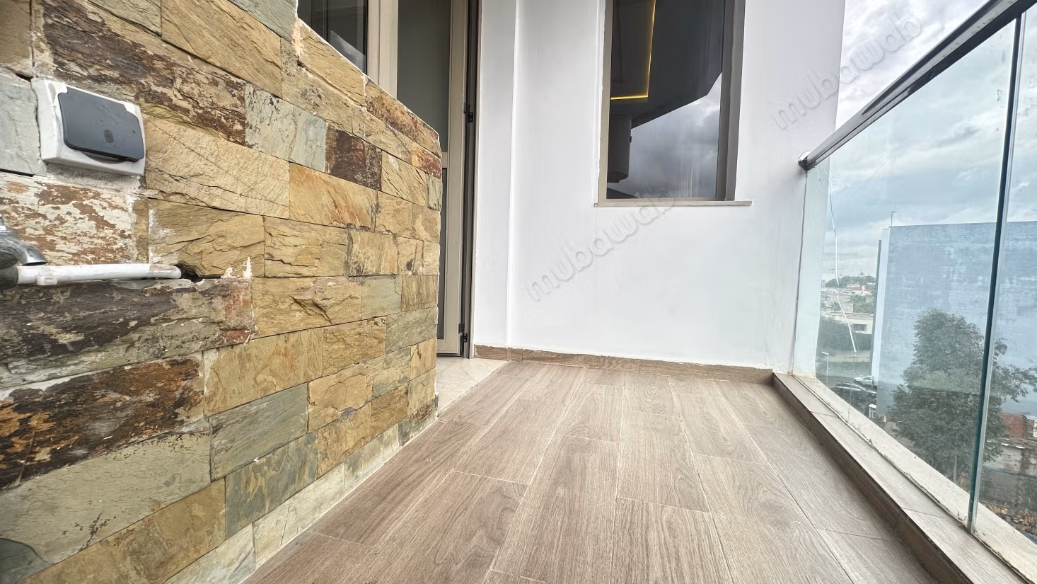 Mooi appartement te huur in Ferme Bretonne Hay Arraha. Oppervlakte 100 m². Gemeubileerd
