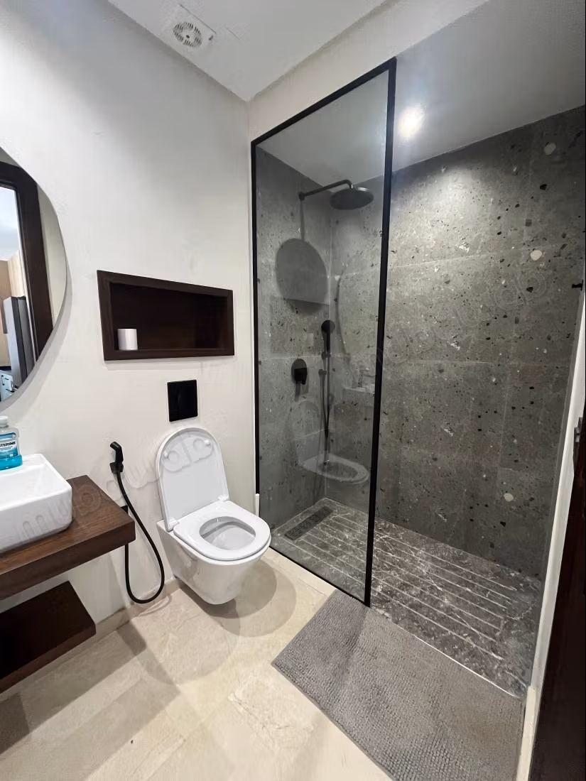 Brand new furnished studio for rent – Franceville