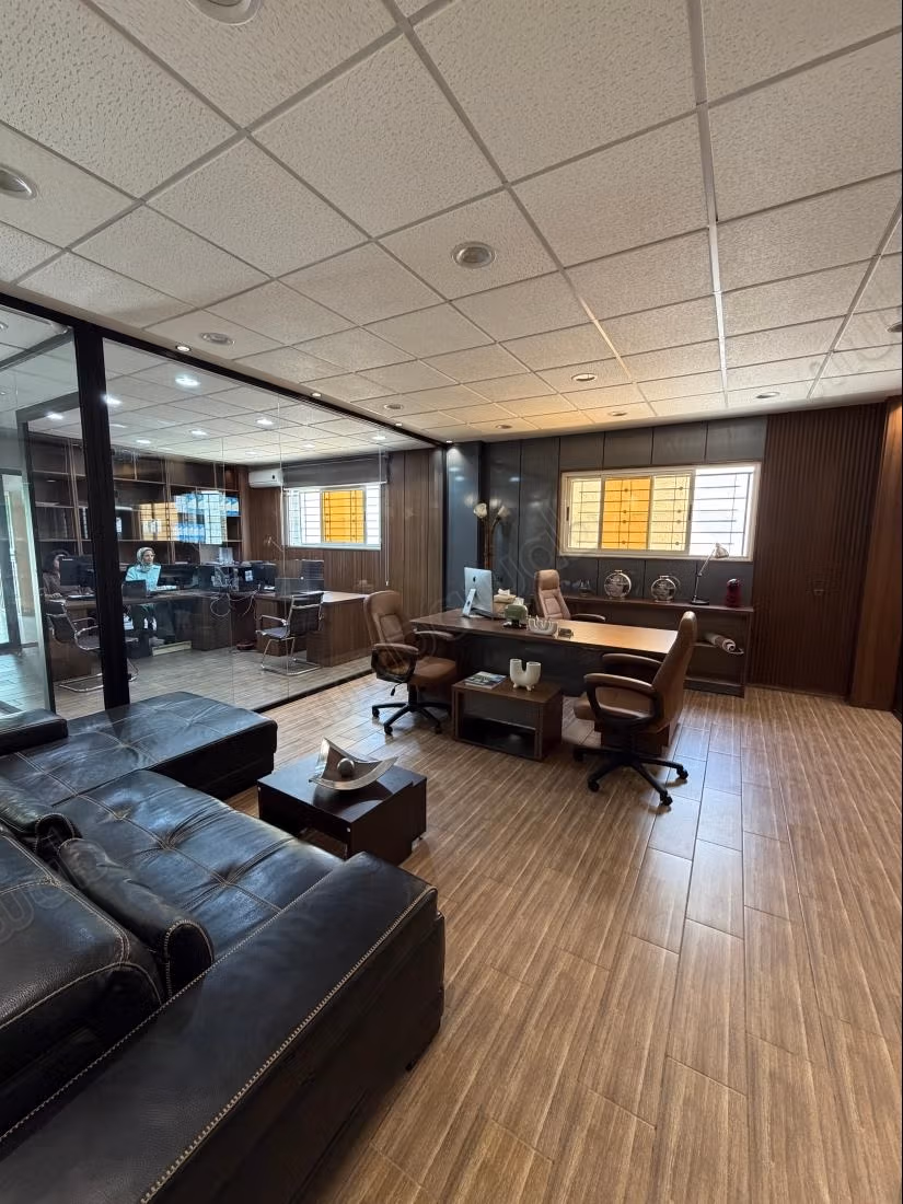 Commerciële ruimte te koop in het Centrum. Oppervlakte 3000 m²