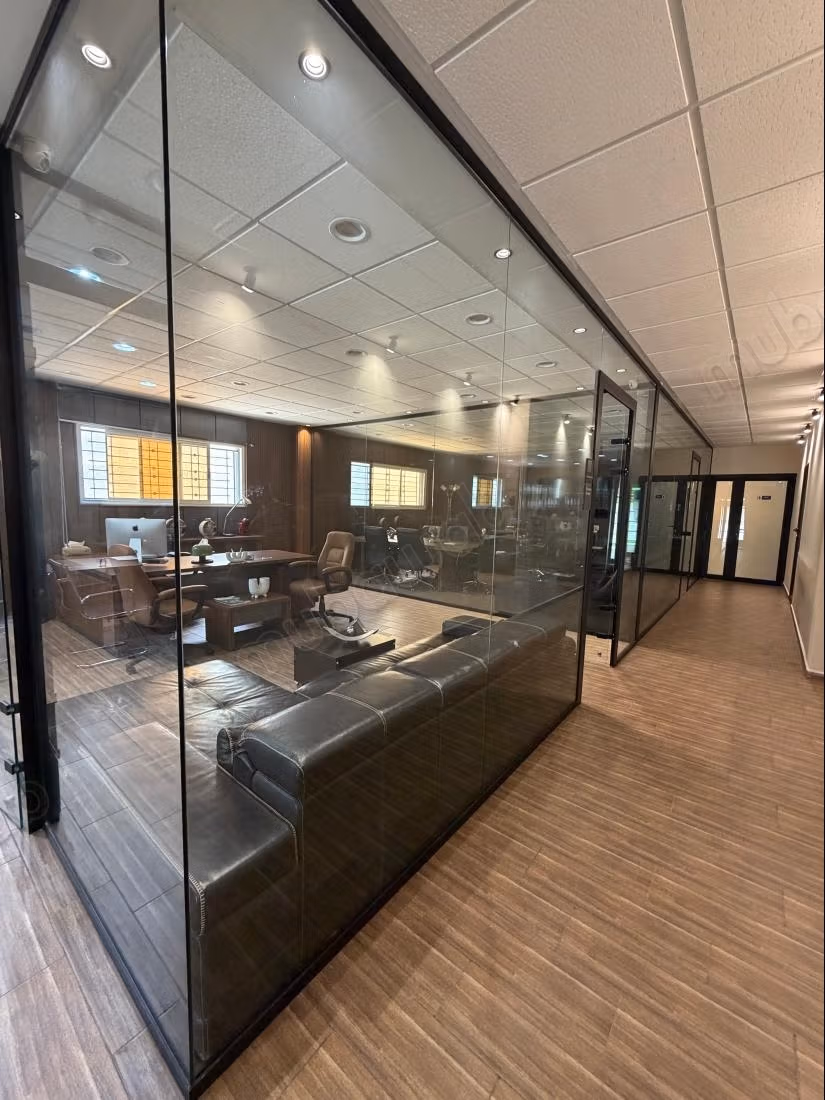 Commerciële ruimte te koop in het Centrum. Oppervlakte 3000 m²