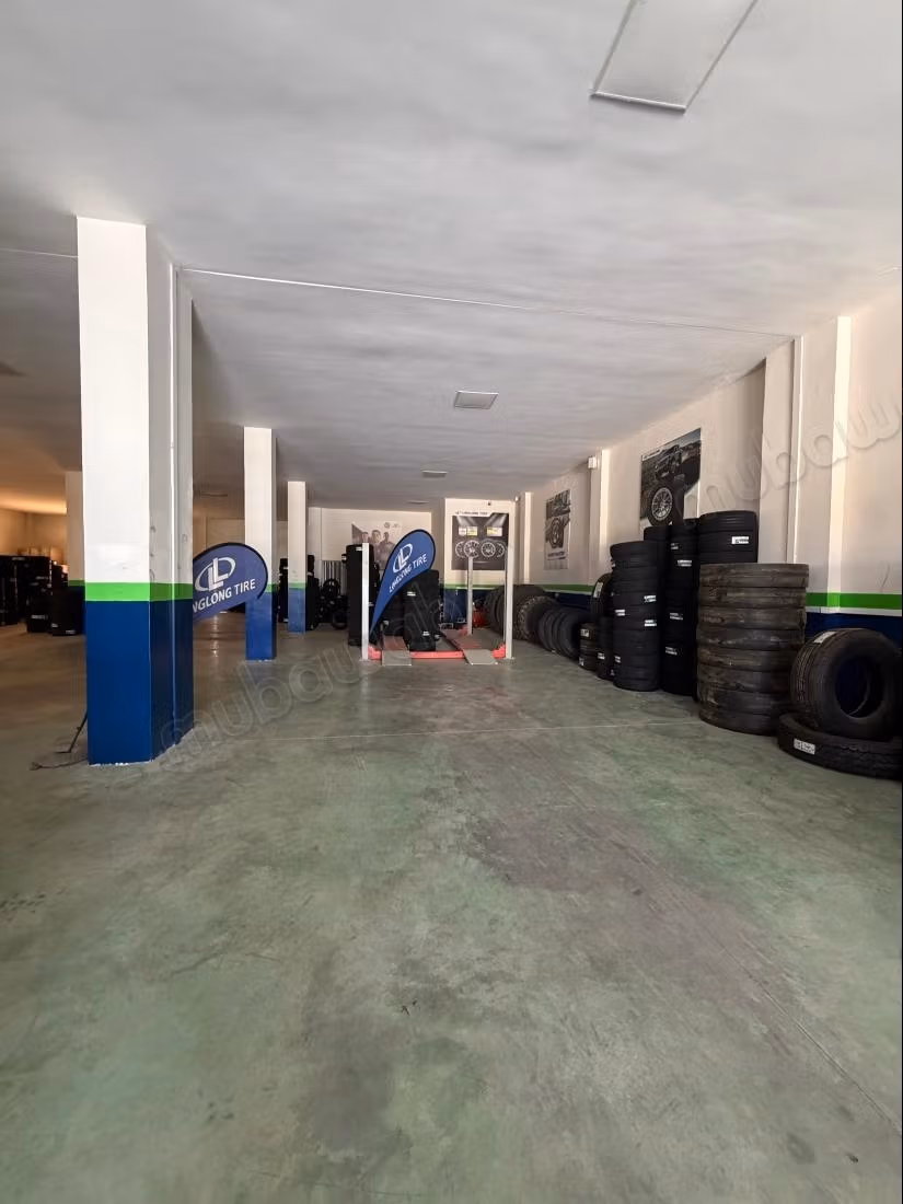 Commerciële ruimte te koop in het Centrum. Oppervlakte 3000 m²