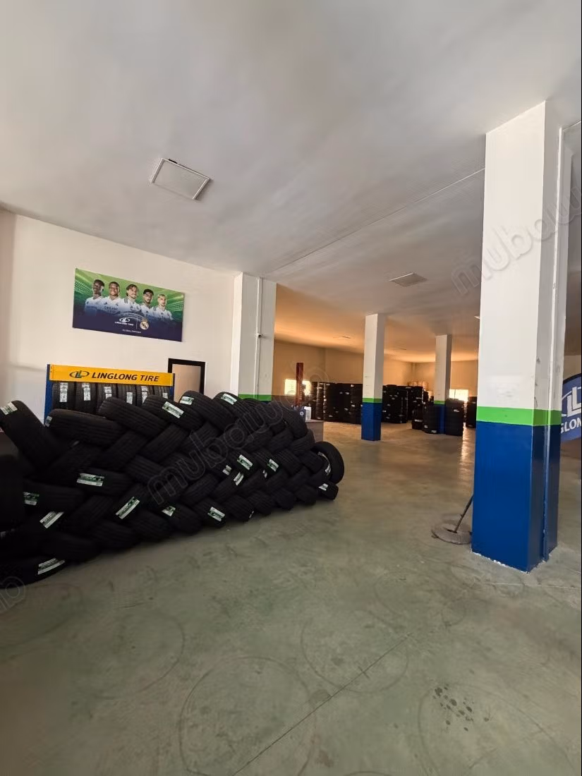 Commerciële ruimte te koop in het Centrum. Oppervlakte 3000 m²