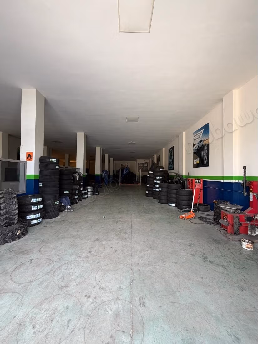 Commerciële ruimte te koop in het Centrum. Oppervlakte 3000 m²