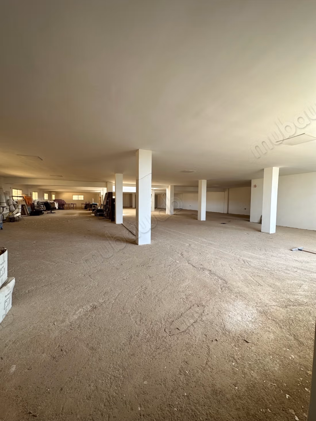 Commerciële ruimte te koop in het Centrum. Oppervlakte 3000 m²