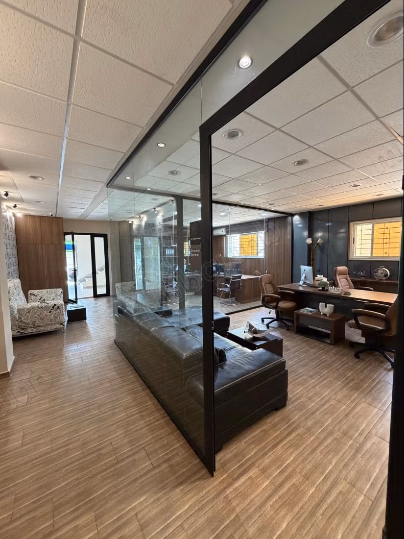 Commerciële ruimte te koop in het Centrum. Oppervlakte 3000 m²