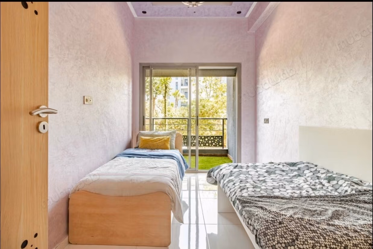 Bonito apartamento en venta en El Mansouria. 3 habitaciones cómodas. Bien amueblado