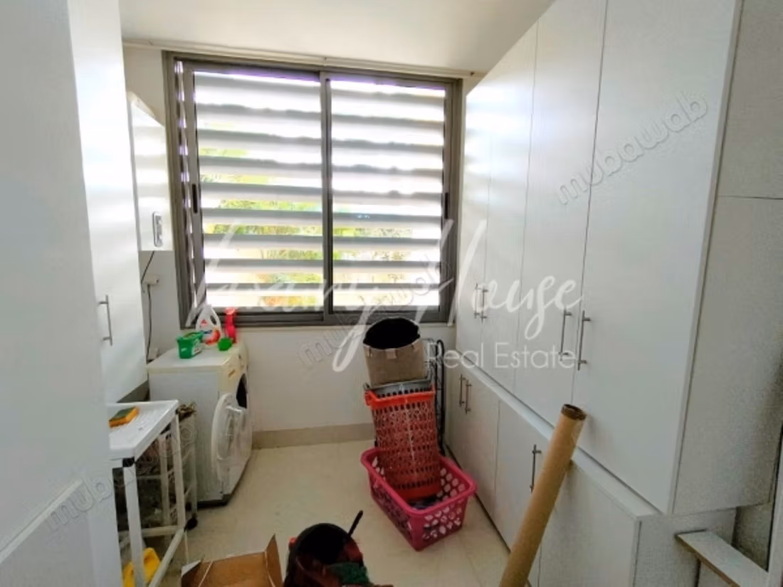 Furnished S4 apartment with pool and garden